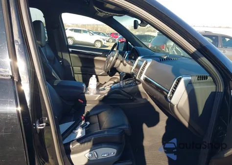 2012 Porsche Cayenne z USA, uszkodzony, nr VIN WP1AA2A28CLA07308